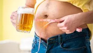 Za pivní břicho nemůže pivo. Problém českého „mozolu” má překvapivou souvislost s tím, co se děje v játrech